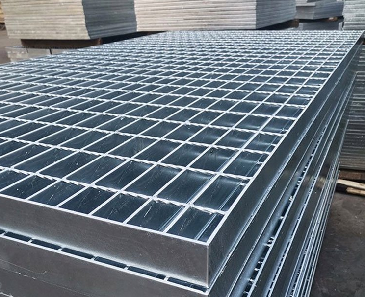 鋼格板（鋸齒面）32x5mm 承重桿，間距 40mm，橫桿間距 100mm，熱鍍鋅